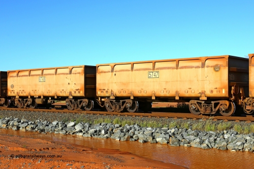 05747-06748 200410 5222
FMG 5747 and 6748 at Boodarie on an empty train, April 10, 2020. 282 waggons numbered 5747 slave and 6748 control, up to 7029 slave and 8030 control built by CSR Yangtze Rolling Stock Co., Ltd. in 2013.
Keywords: 5747-6748;CSR-Yangtze-Rolling-Stock-Co-Ltd;FMG-ore-waggon;